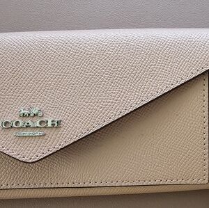 Coach Wyn Envelope Wallet. Pink. EUC.